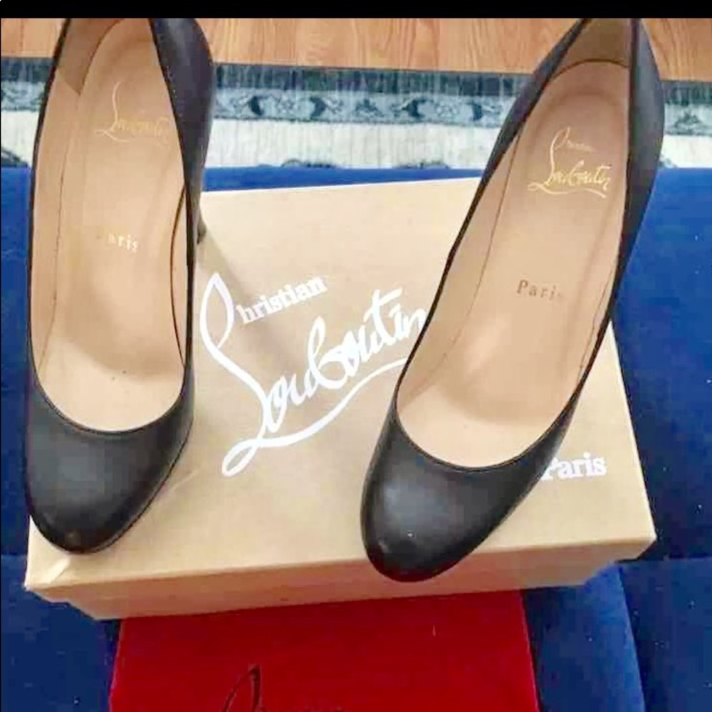 CL great condition . True size 6 🌹🌹